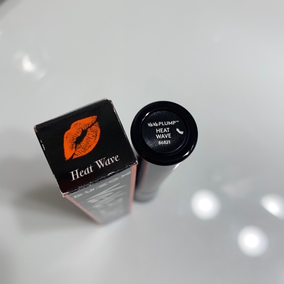 BUXOM “Heat Wave” Va-Va-Plump Liquid Lipstick - Picture 4 of 6